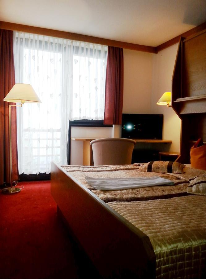 Hotel Alpinum Treffen Eksteriør bilde